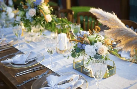 luxury-floral-event-table-centrepiece.webp