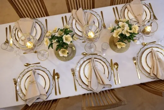 luxury-white-gold-table-setting.webp